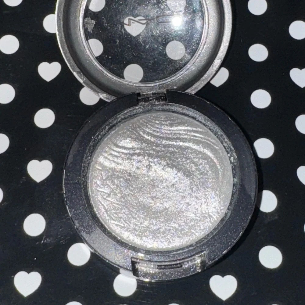 Mac Extra Dimension Eye Shadow in Extra Silver